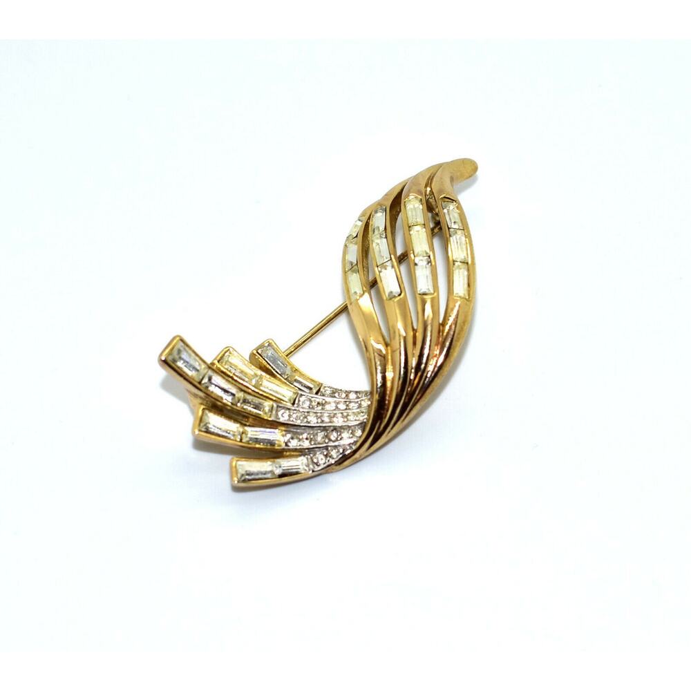 A4 Auth TRIFARI Vintage Goldtone Rhinestones Pin Brooch